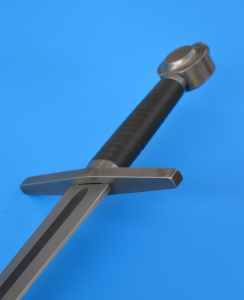 One hand sword