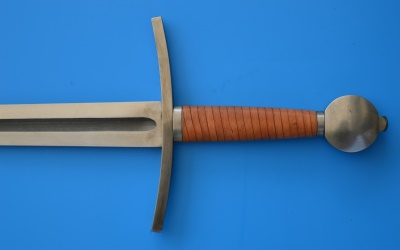 One hand sword