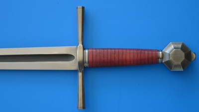 One hand sword