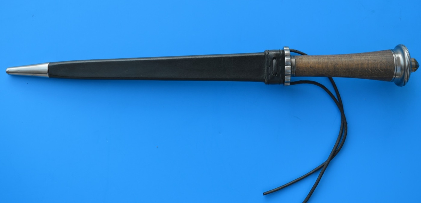 Scabard for dagger