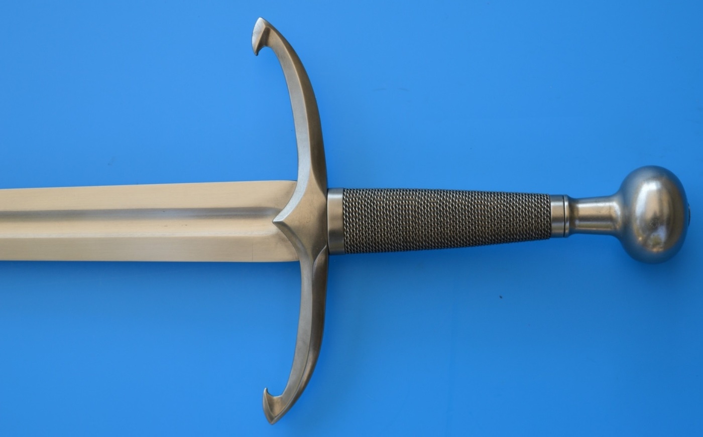 One hand sword