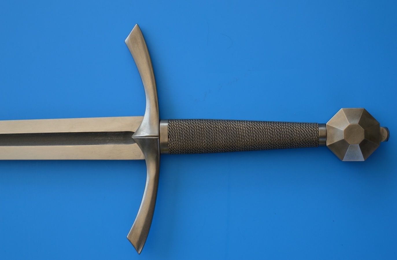 One hand sword