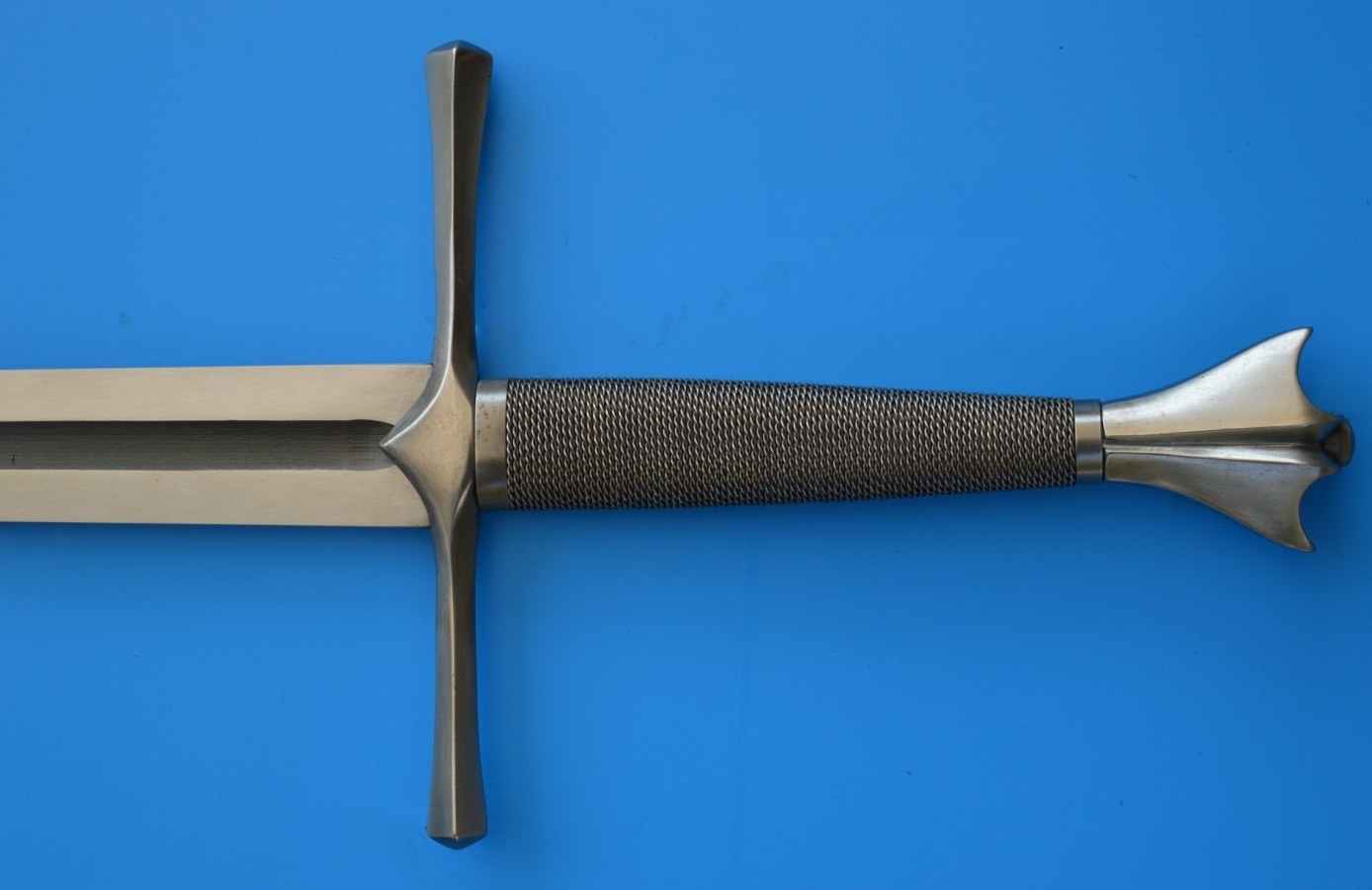 One hand sword